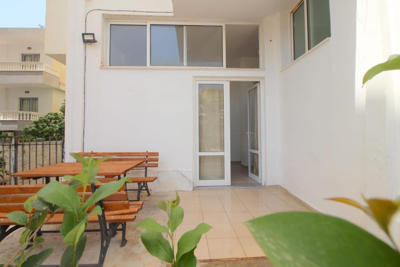Hostel K13 Sarandë Exterior foto