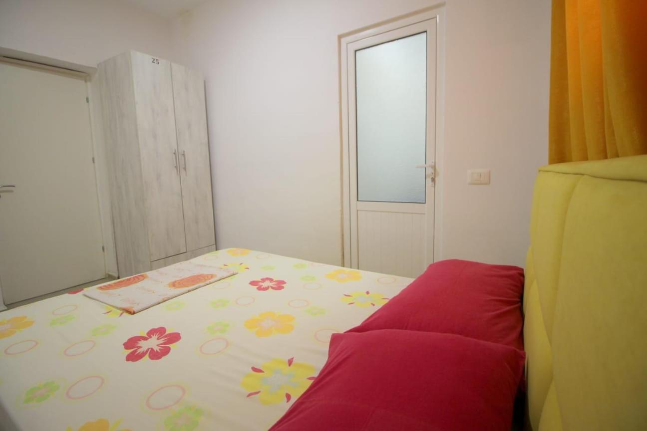 Hostel K13 Sarandë Exterior foto